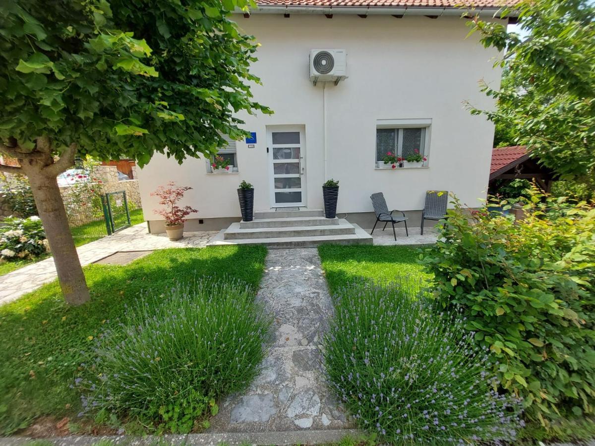 Studio Apartman Marta Korenica Exterior foto